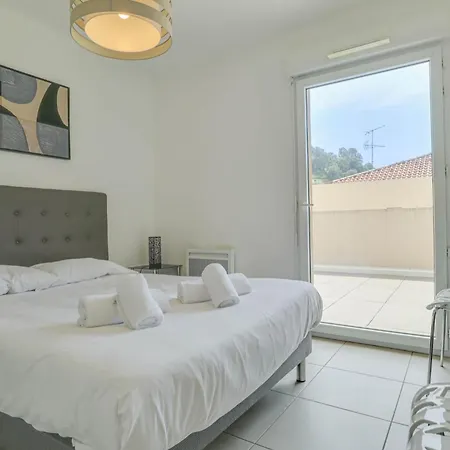 Spacieux Rooftop Parking, Terrasse Ensoleillee Apartment Menton