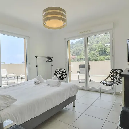 Spacieux Rooftop Parking, Terrasse Ensoleillee Apartment *