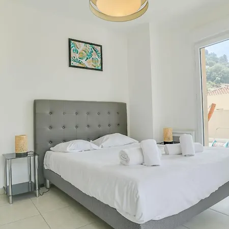 Spacieux Rooftop Parking, Terrasse Ensoleillee Apartment