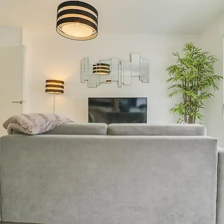 Appartement Spacieux Rooftop Parking, Terrasse Ensoleillee *