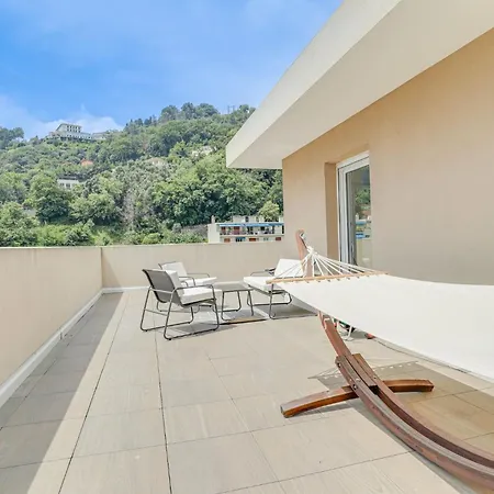 Appartement Spacieux Rooftop Parking, Terrasse Ensoleillee *