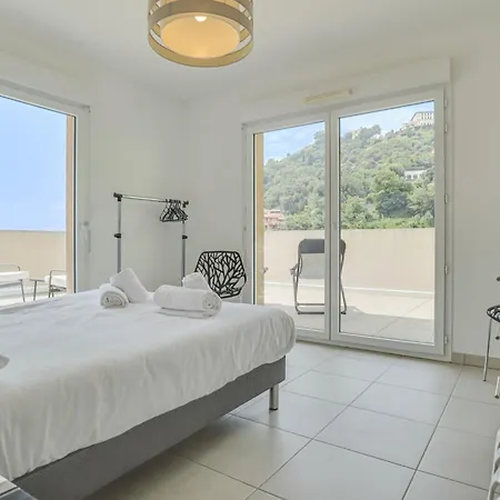 Spacieux Rooftop Parking, Terrasse Ensoleillee Appartement Menton